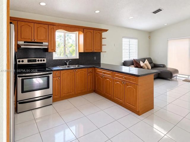 2 of 8 - 8010 Nw 186th Terrace, Hialeah, FL