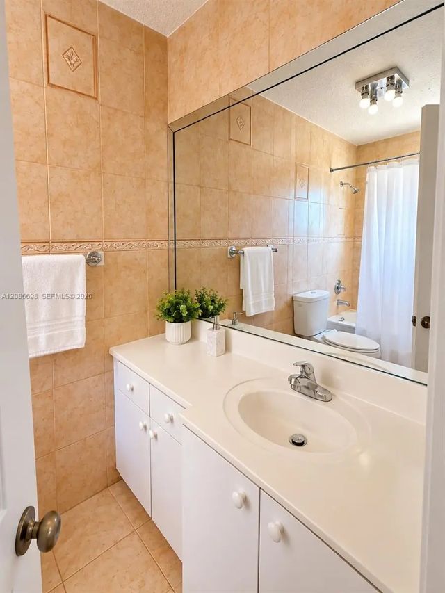3 of 8 - 8010 Nw 186th Terrace, Hialeah, FL