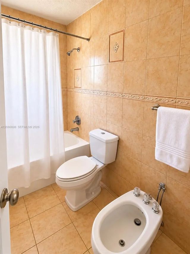 4 of 8 - 8010 Nw 186th Terrace, Hialeah, FL