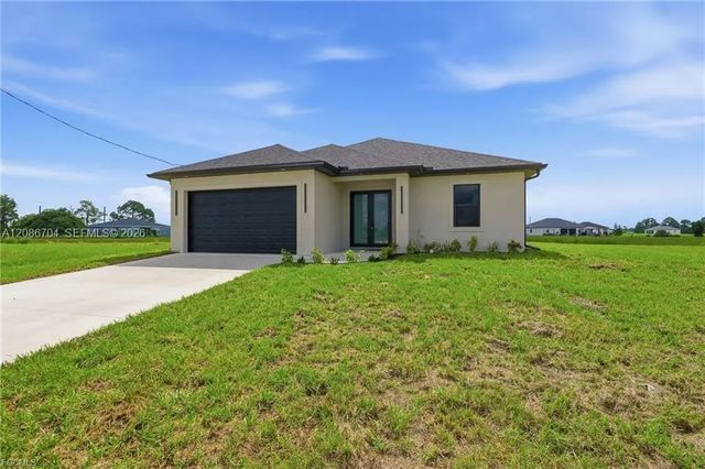 2 of 39 - 9014 Lawn Court, LaBelle, FL