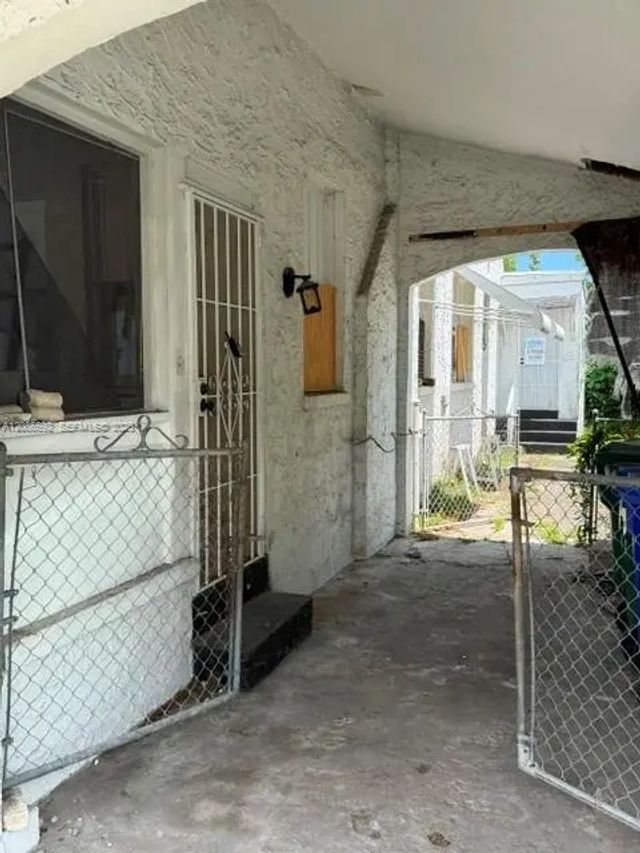 3 of 6 - 3322 Sw 9th Street, Miami, FL