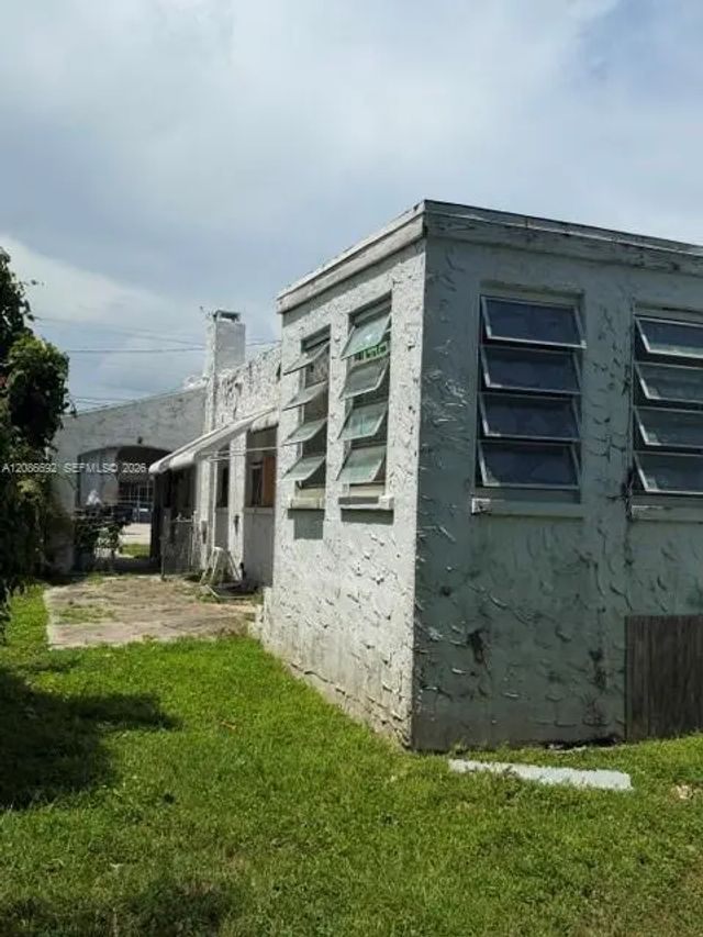 4 of 6 - 3322 Sw 9th Street, Miami, FL