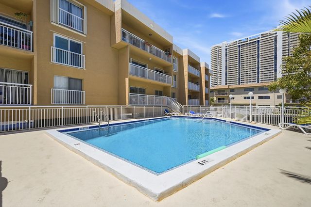 3 of 32 - 17051 Ne 35th Avenue #307, North Miami Beach, FL