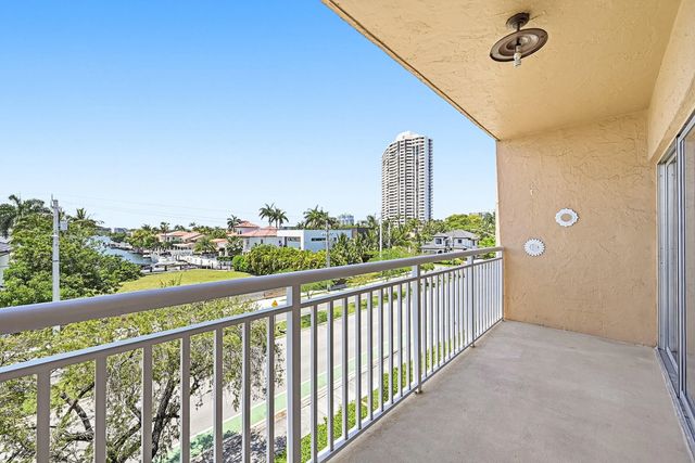 4 of 32 - 17051 Ne 35th Avenue #307, North Miami Beach, FL