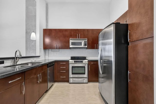 5 of 60 - 300 S Australian Avenue #128, West Palm Beach, FL