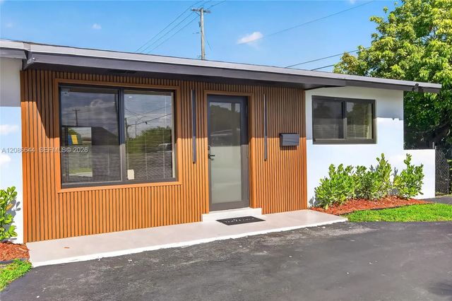 2 of 39 - 3210 Sw 94th Court, Miami, FL