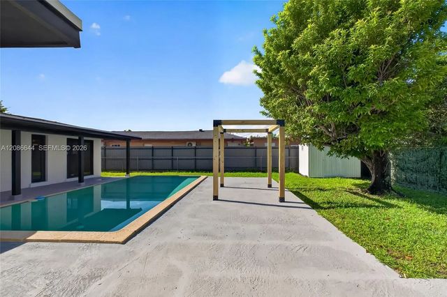 3 of 39 - 3210 Sw 94th Court, Miami, FL