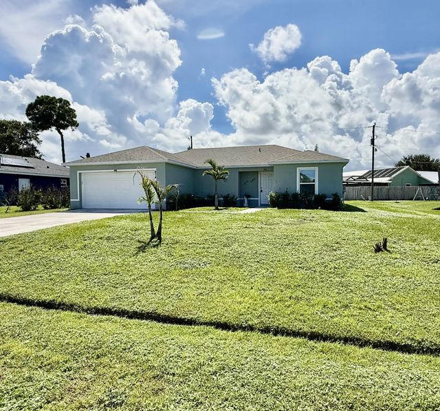 2 of 27 - 474 Ne Mainsail Street, Port St. Lucie, FL
