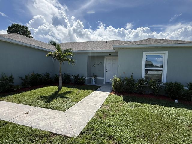 3 of 27 - 474 Ne Mainsail Street, Port St. Lucie, FL
