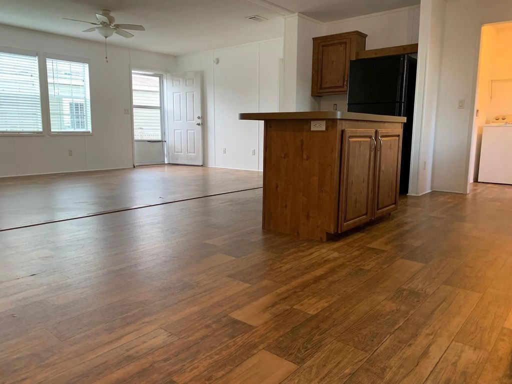 11846 N Branch Road, Watergate