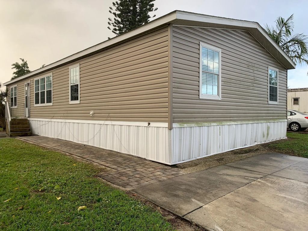 11846 N Branch Road, Watergate