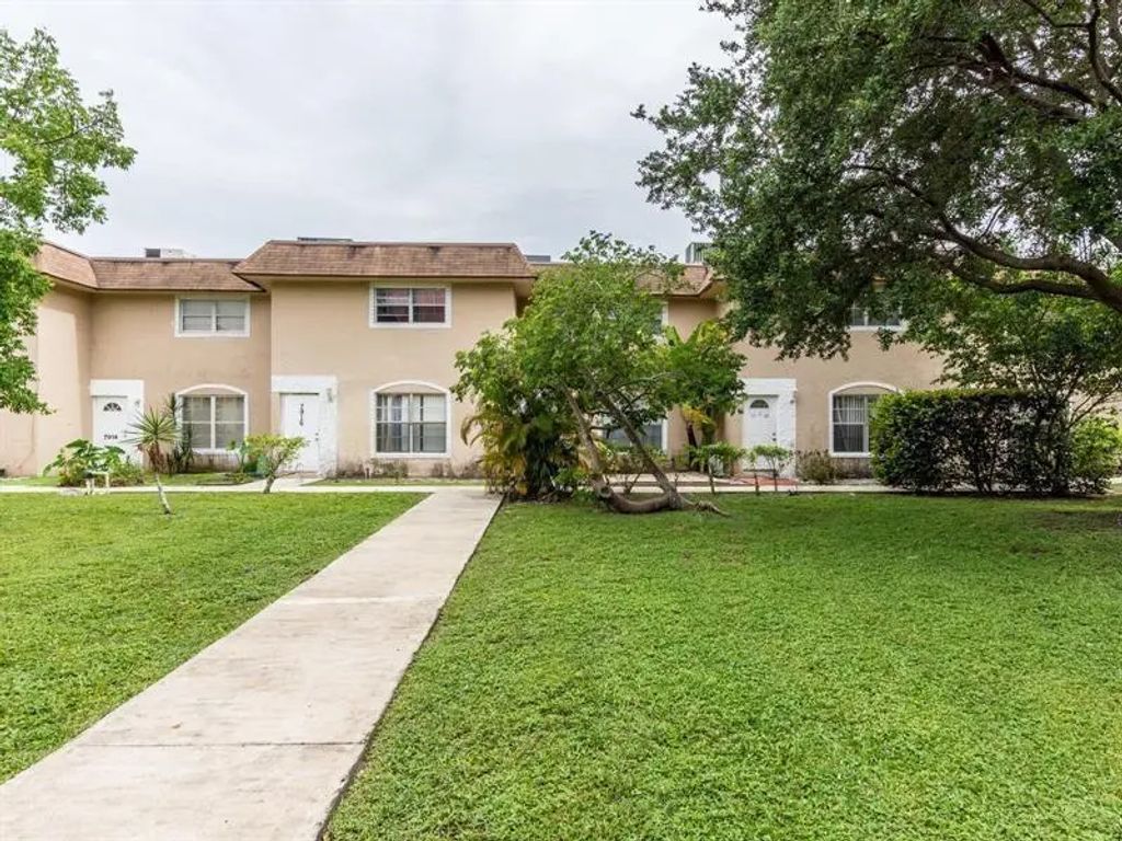 7918 Kimberly Boulevard #unit 304, North Lauderdale