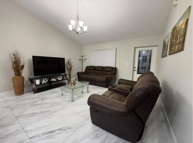 5 of 18 - 1082 Sw Bellevue Avenue, Port St. Lucie, FL