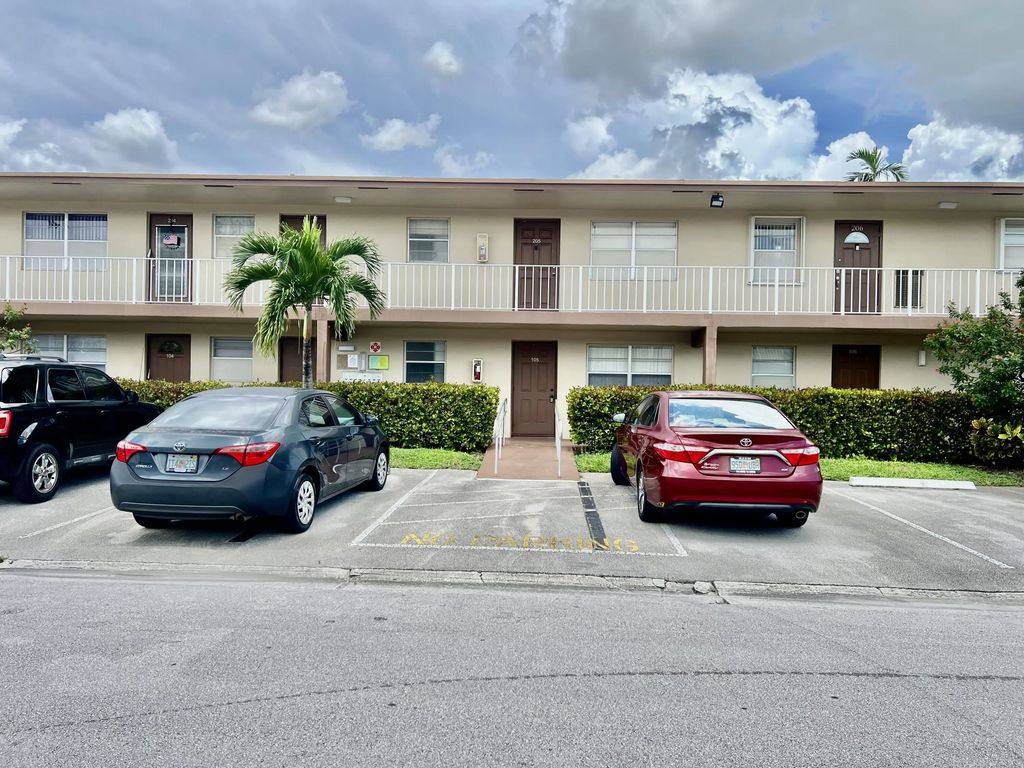 7205 Nw 5th Place #105, Margate