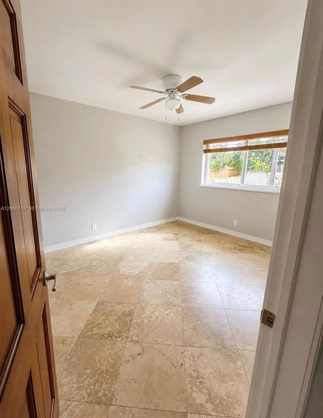 4 of 12 - 1000 Se 15th Street #205, Fort Lauderdale, FL