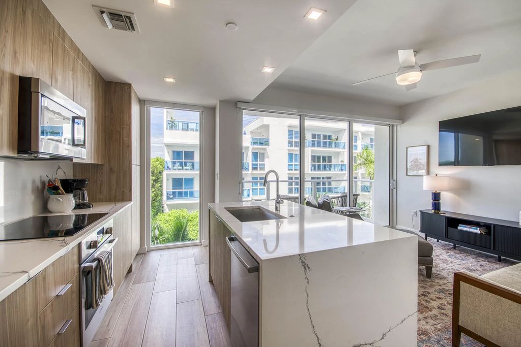 117 Lake Avenue #303, Lake Worth