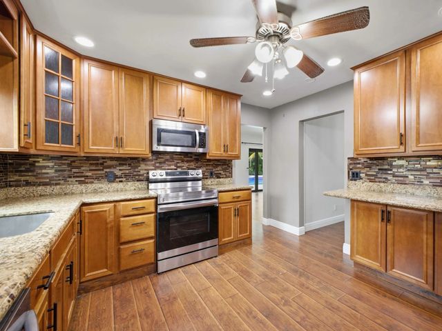 4 of 33 - 11929 Sw 56th, Cooper City, FL