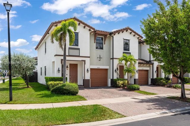 4 of 36 - 8897 Nw 103rd Avenue, Doral, FL
