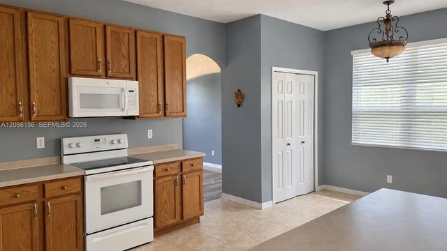 4 of 25 - 1626 Sw Mackenzie Street, Port St. Lucie, FL