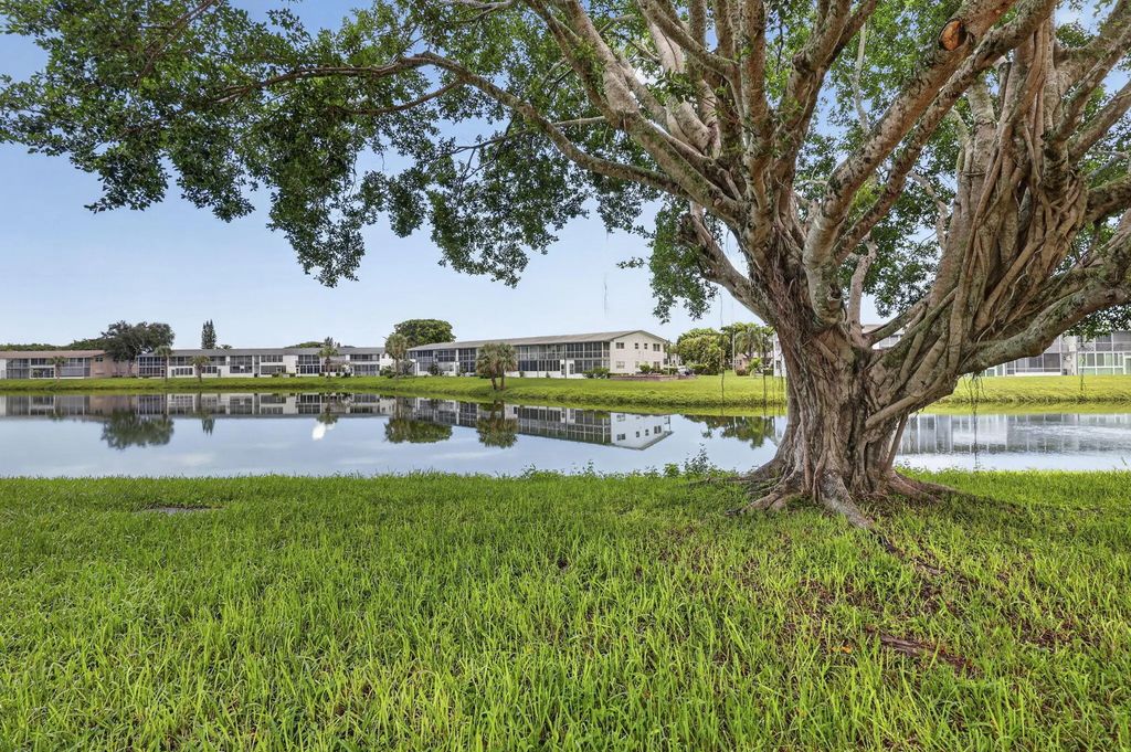 79 Chatham D, West Palm Beach