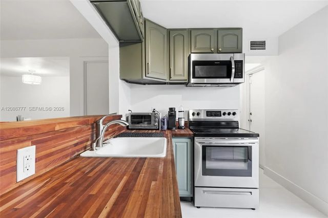 4 of 19 - 8823 Ne 4th Ave Road #8823, Miami Shores, FL