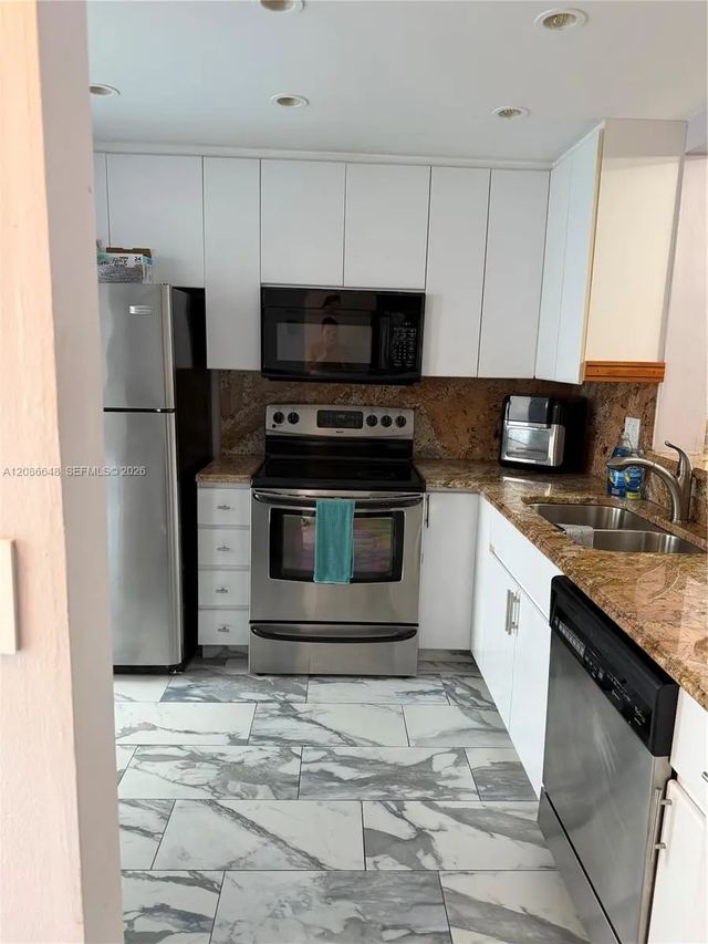 3 of 12 - 320 Ne 12th Avenue #506, Hallandale Beach, FL