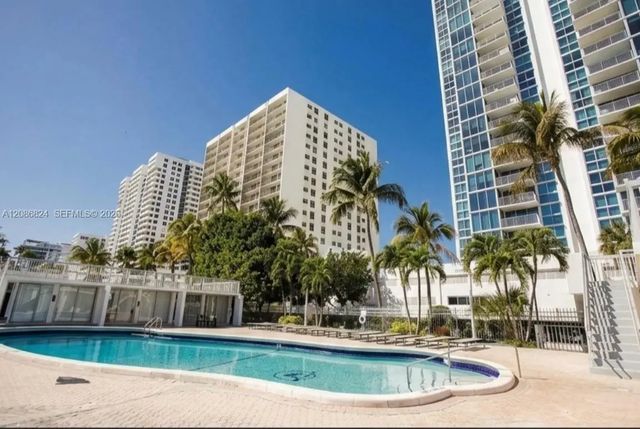 3 of 22 - 2655 Collins Avenue #602, Miami Beach, FL