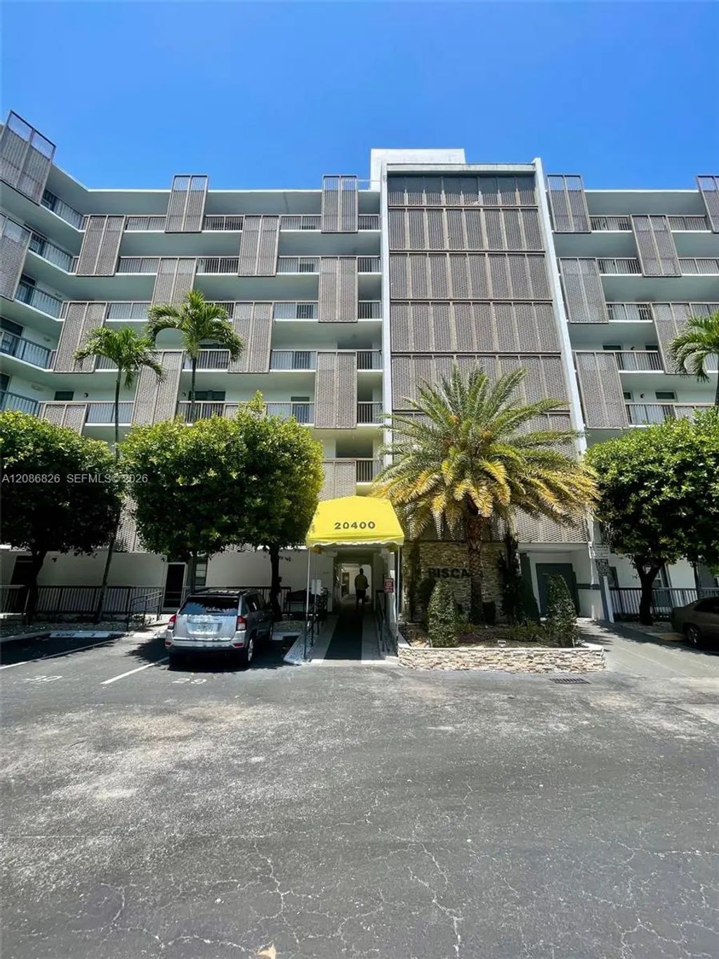 20400 W Country Club Drive #608, Aventura