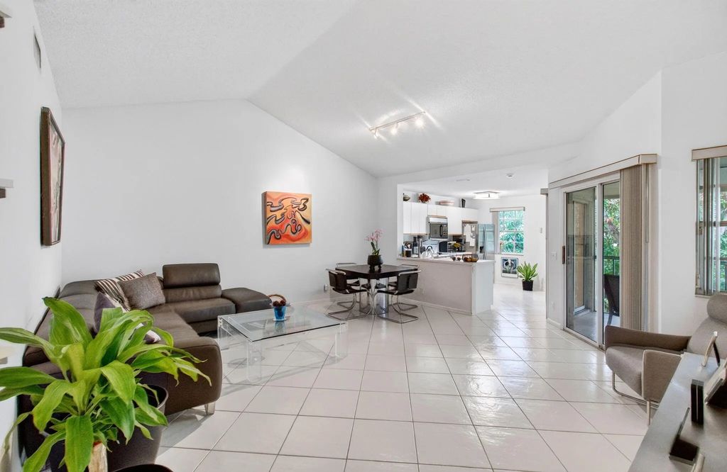 6737 Via Regina, Boca Raton