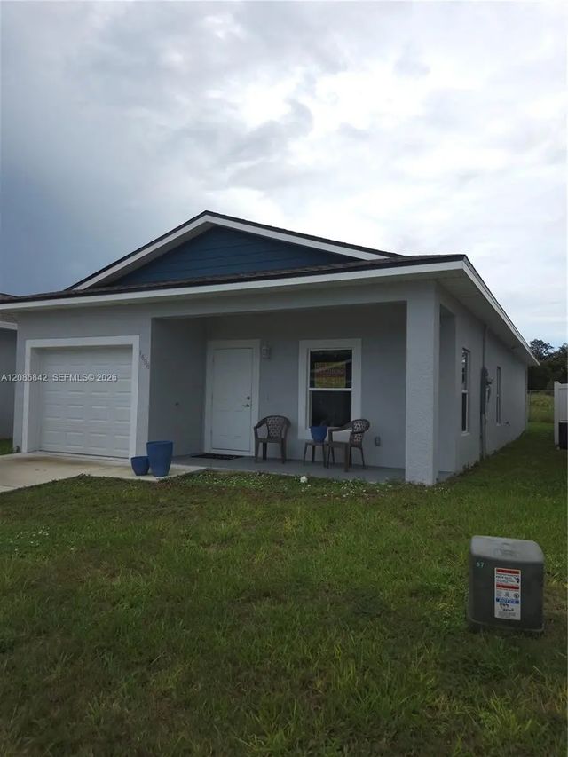 1498 Las Villa Boulevard, 