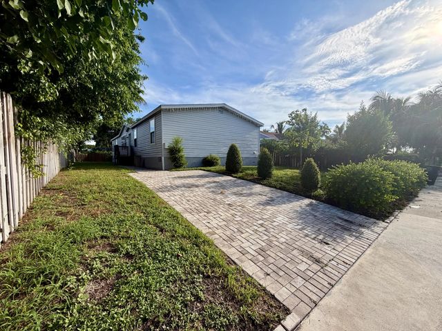 755 Ridgewood Drive, West Palm Beach