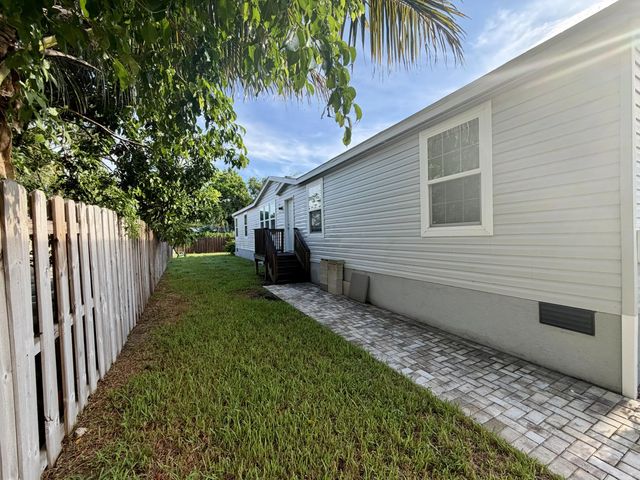 3 of 25 - 755 Ridgewood Drive, West Palm Beach, FL