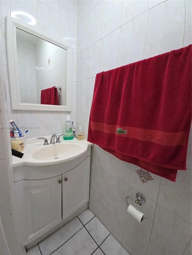 5 of 35 - 1784 W 56th Terrace #401, Hialeah, FL