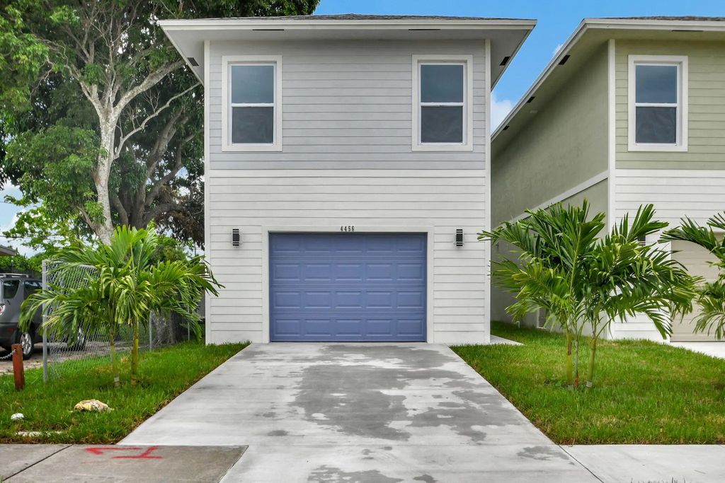 4456 Clinton Boulevard, Lake Worth