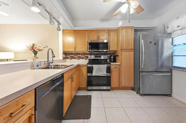 5 of 20 - 2302 Sunrise Boulevard #206, Fort Pierce, FL
