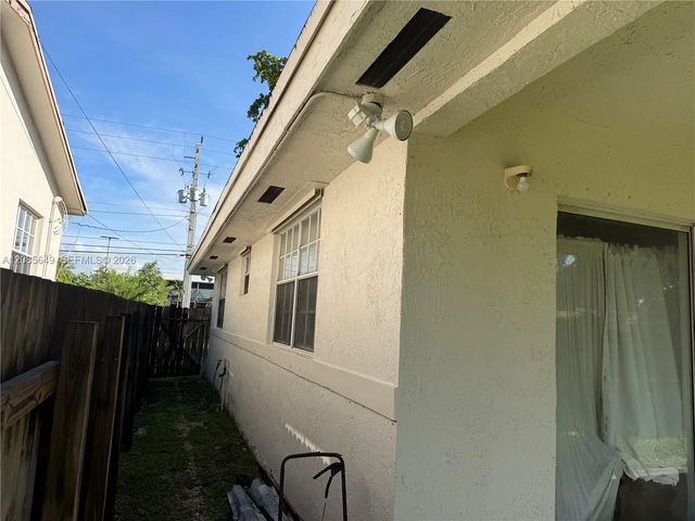 3 of 17 - 617 Sw 1st Street, Hallandale Beach, FL