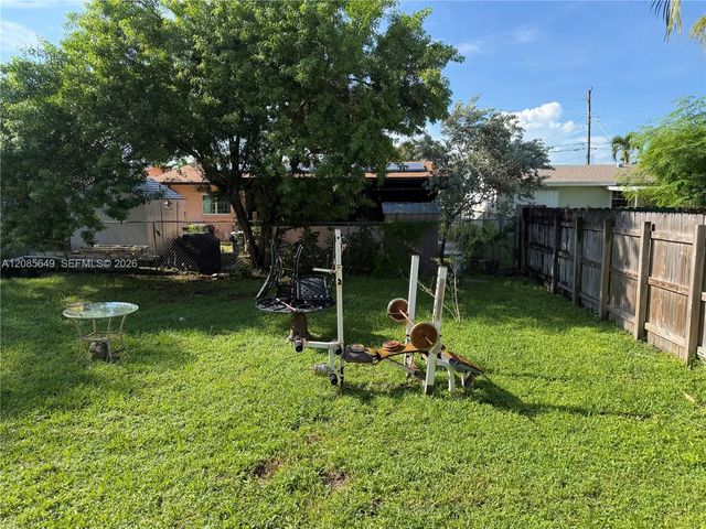 4 of 17 - 617 Sw 1st Street, Hallandale Beach, FL