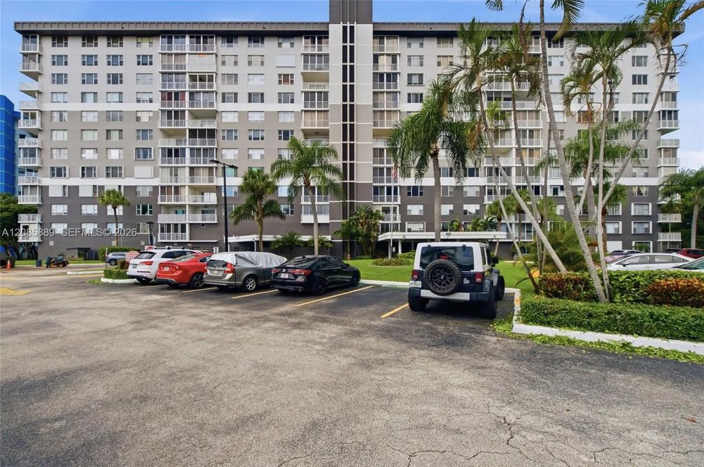 3850 Washington Street #808, Hollywood