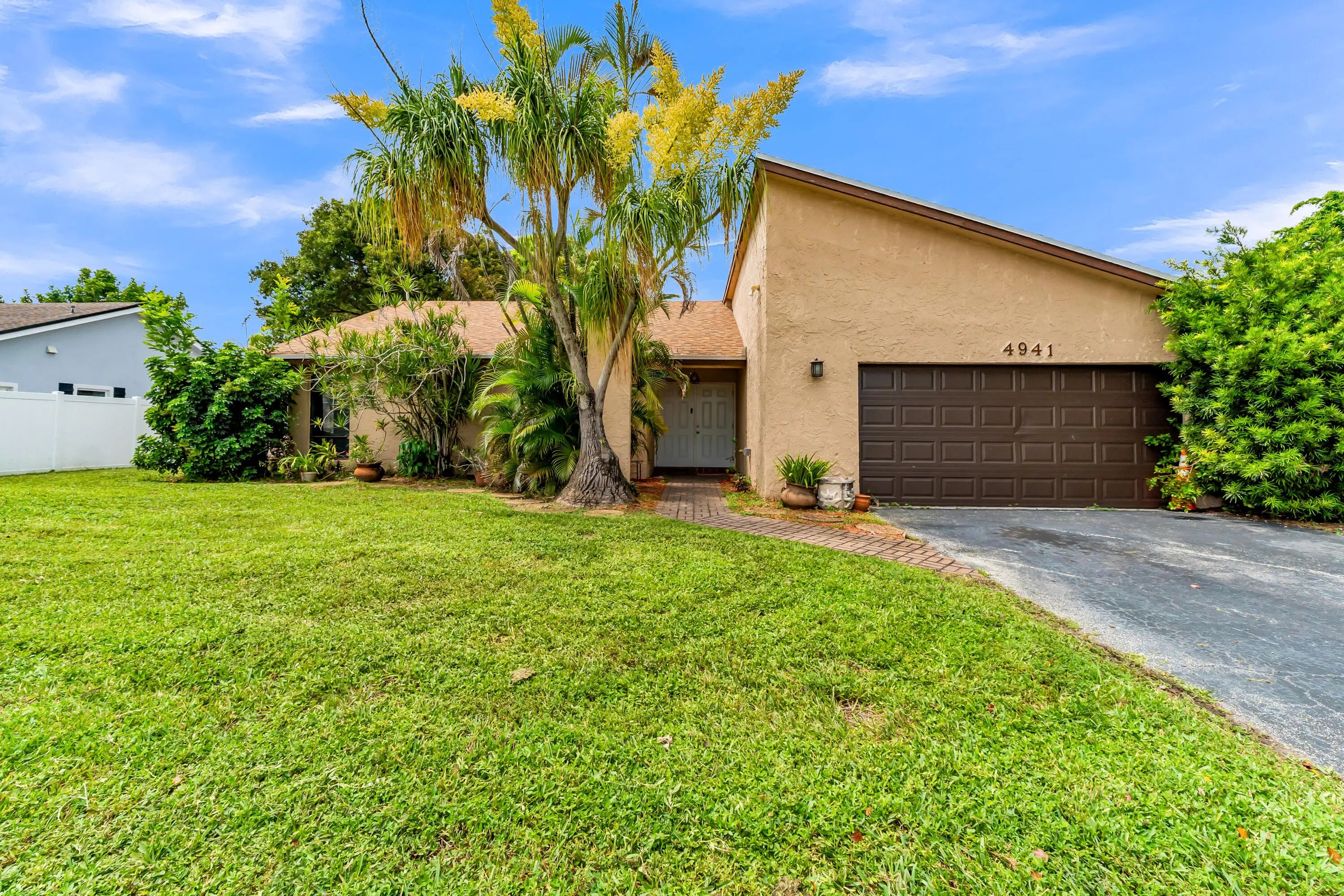 4941 Nw 83rd Avenue, Lauderhill