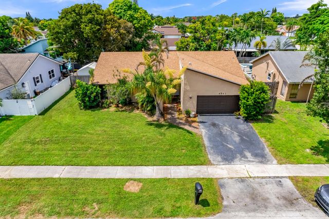 2 of 39 - 4941 Nw 83rd Avenue, Lauderhill, FL