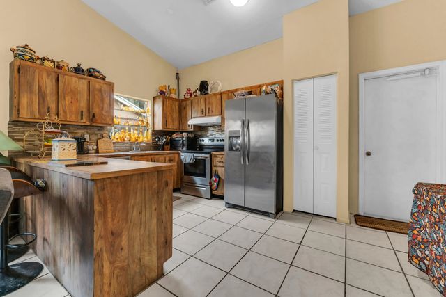 4 of 39 - 4941 Nw 83rd Avenue, Lauderhill, FL