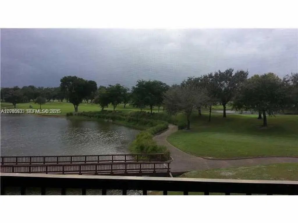 3001 W Rolling Hills Circle #407, Davie