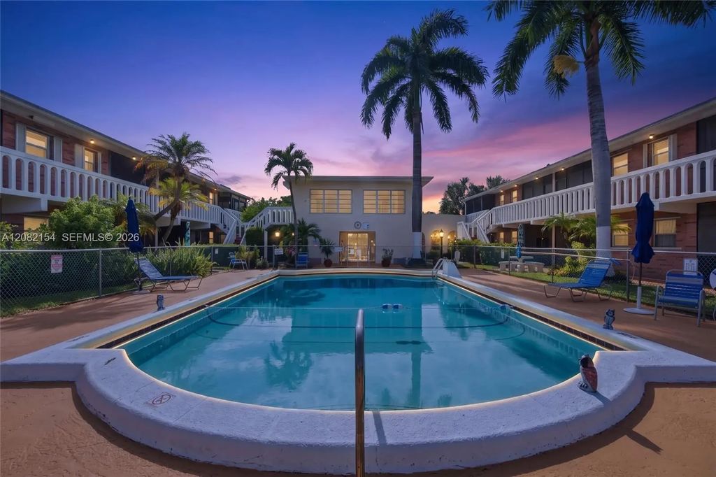 160 Ne 8th Avenue #1a, Hallandale Beach