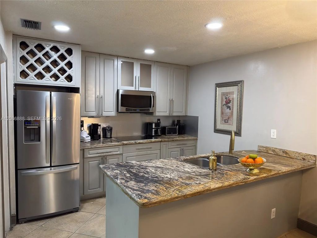 1250 Sw 113th Terrace #201, Pembroke Pines
