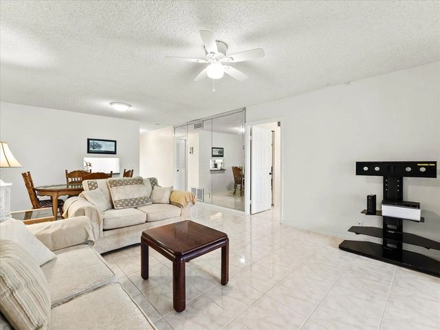 4 of 28 - 341 A Covered Bridge Boulevard, Lake Worth, FL