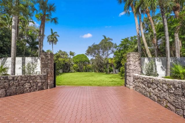 5 of 11 - 3940 Douglas Road, Miami, FL