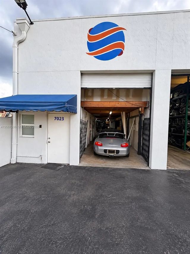 7023 Sw 13th Terrace, Miami