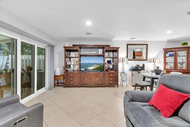 5 of 67 - 1375 Sw 48th Terrace, Deerfield Beach, FL