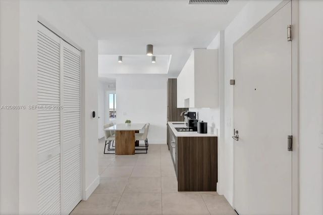 4 of 29 - 239 Sw 9th Street #1603, Miami, FL