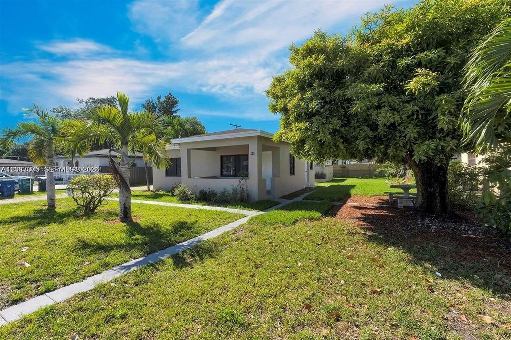 2320 Nw 95th Street #1, Miami